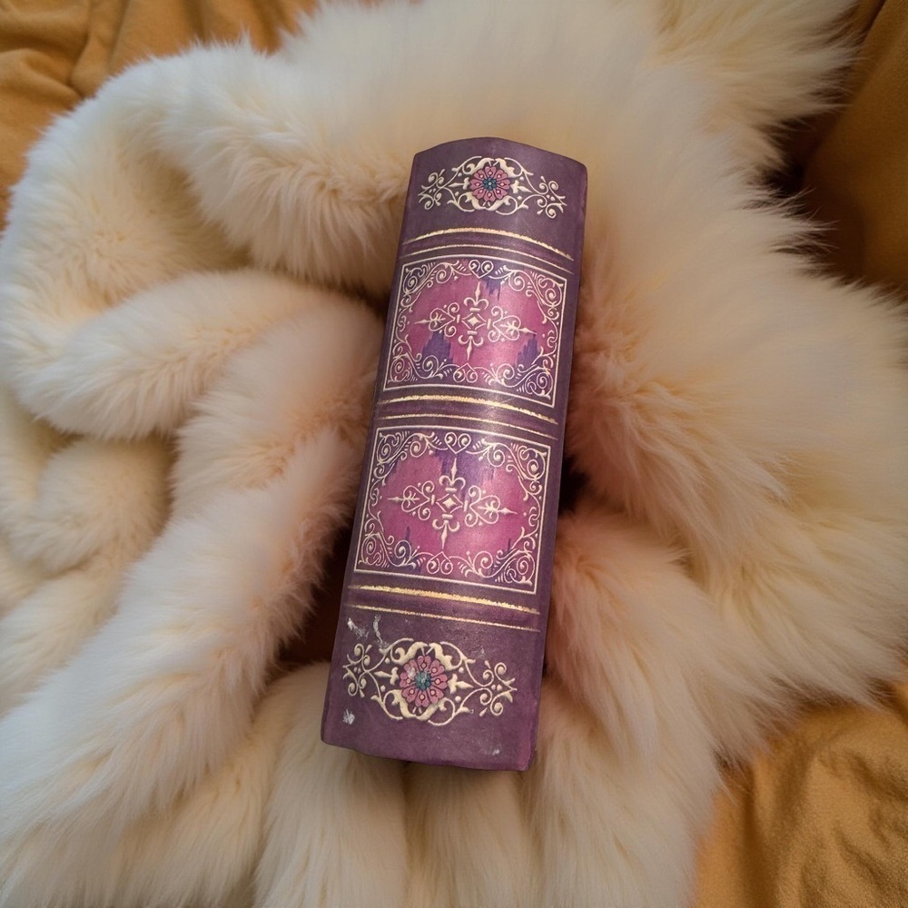 ⚜️ Punch Studio Decorative Storage Book Box,magnetic closure,soap included NIB - Picture 3 of 7